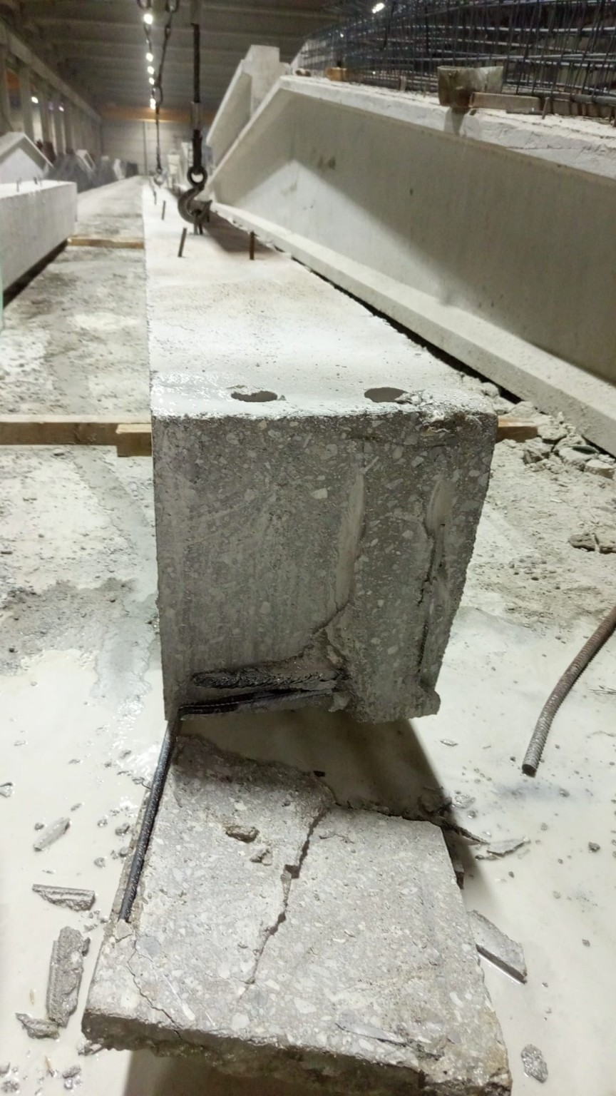 Kalın betonarme elemanda kontrollü kesim uygulaması.